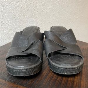 Born Coney Size 10 Black Leather Wedge Sandal